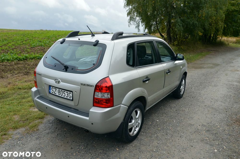 Hyundai Tucson 2.0 Comfort 2WD - 32