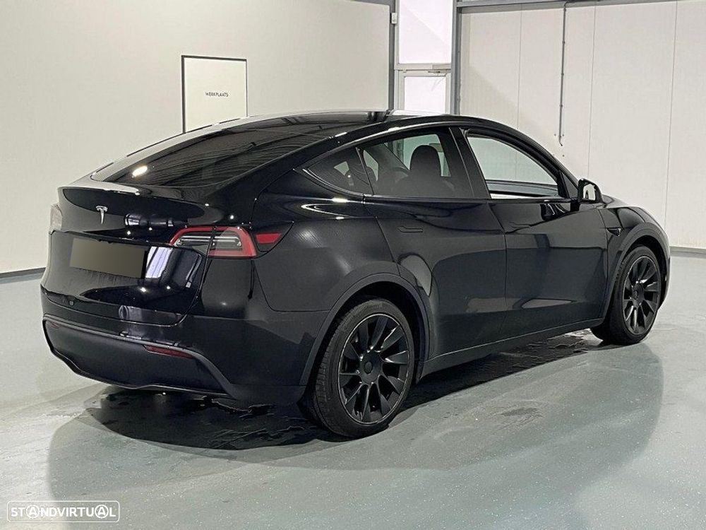 Tesla Model Y Long-Range RWD - 11