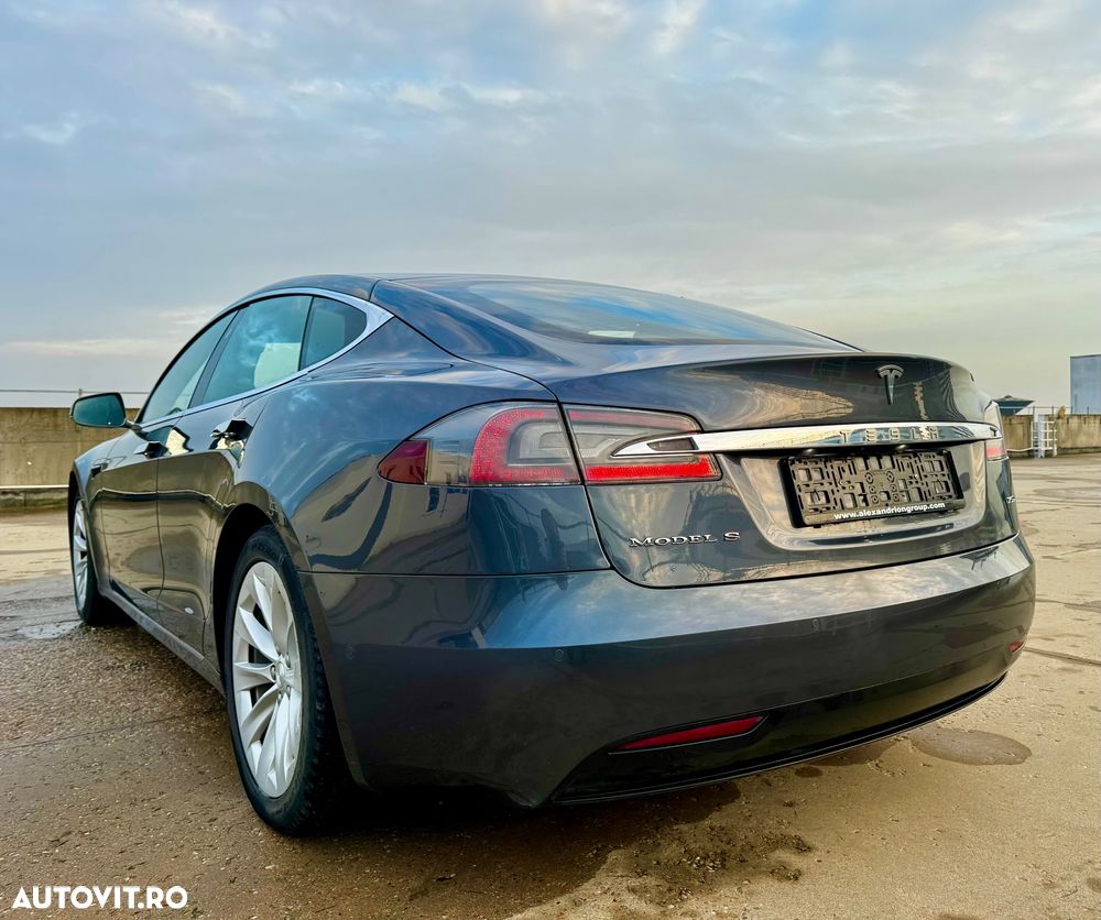 Tesla Model S - 5