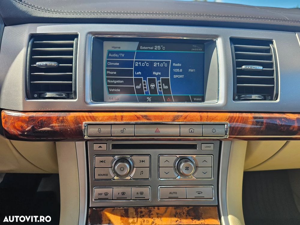 Jaguar XF 3.0 Premium Luxury Aut - 17