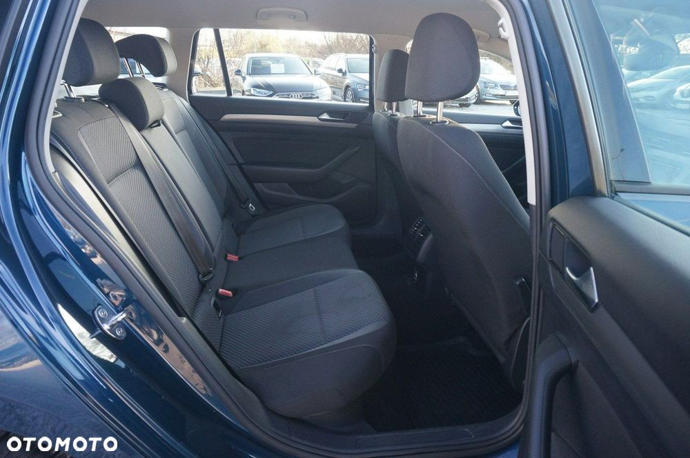 Volkswagen Passat Variant 2.0 TDI EVO Essence - 32