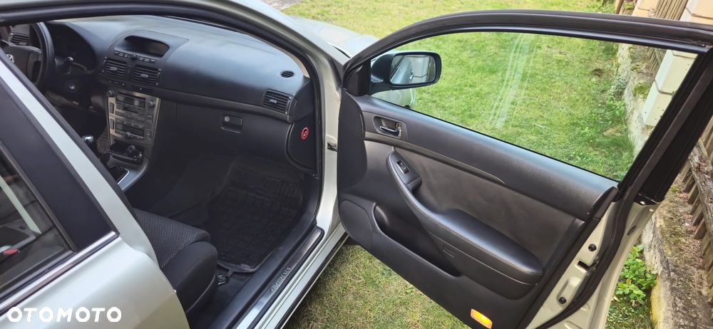 Toyota Avensis 1.8 VVT-i - 16