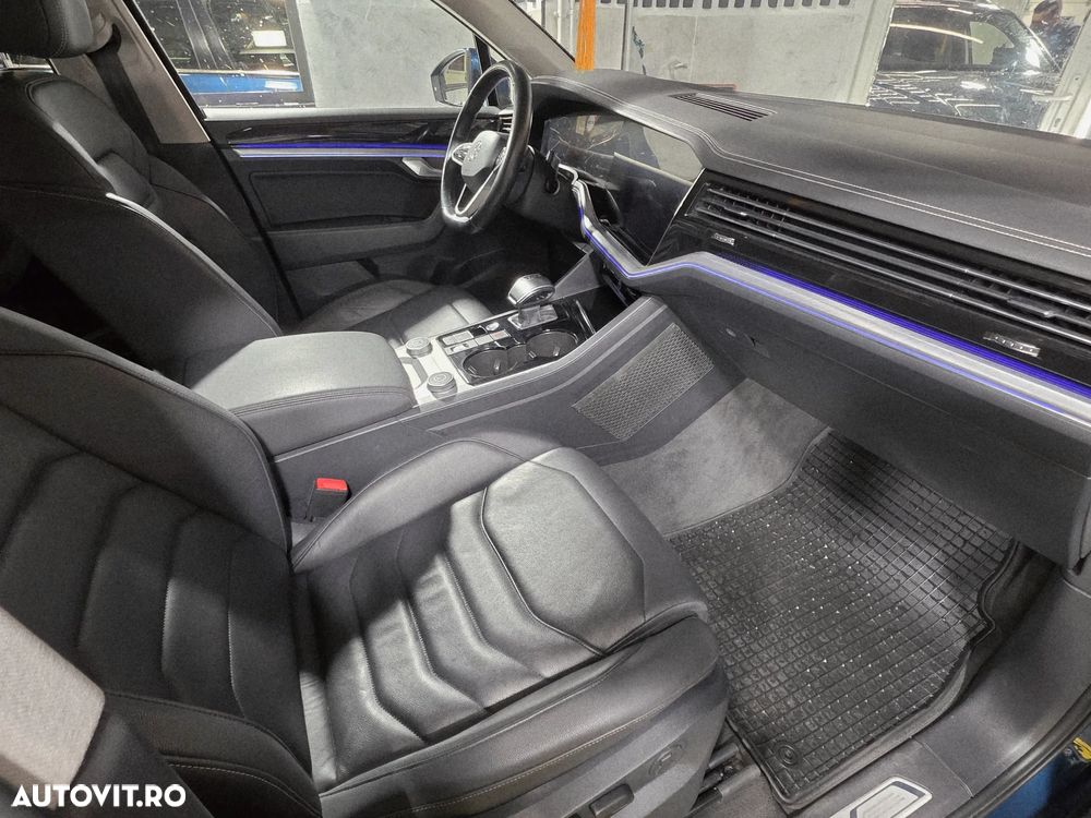 Volkswagen Touareg V6 TDI 4MOTION Elegance - 11