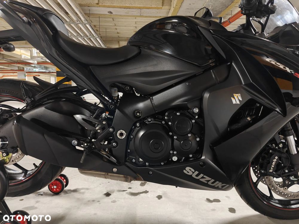 Suzuki GSX 1000 - 17