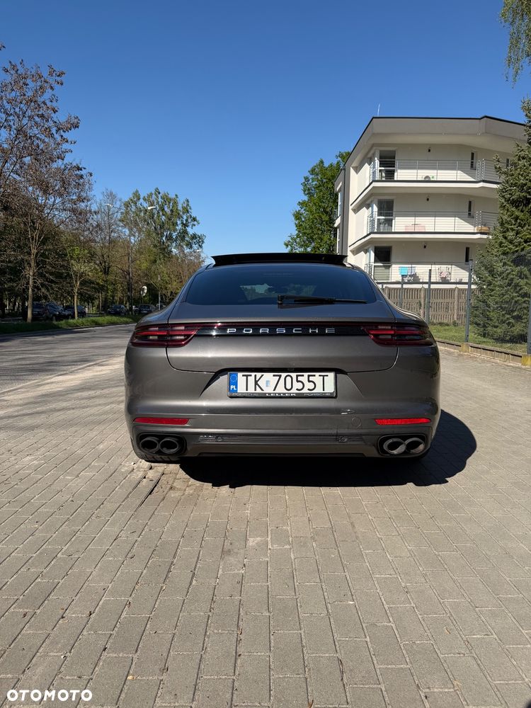 Porsche Panamera 4 - 8