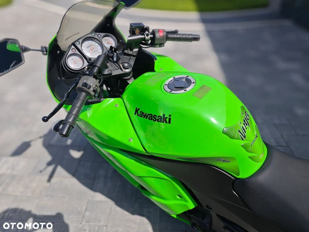 Kawasaki Ninja 250R - 15