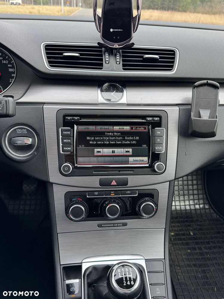 Volkswagen Passat 2.0 TDI Comfortline - 15