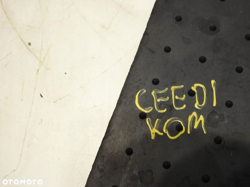 DYWANIKI CHODNICZKI GUMOWE KIA CEED I KOMBI - 2