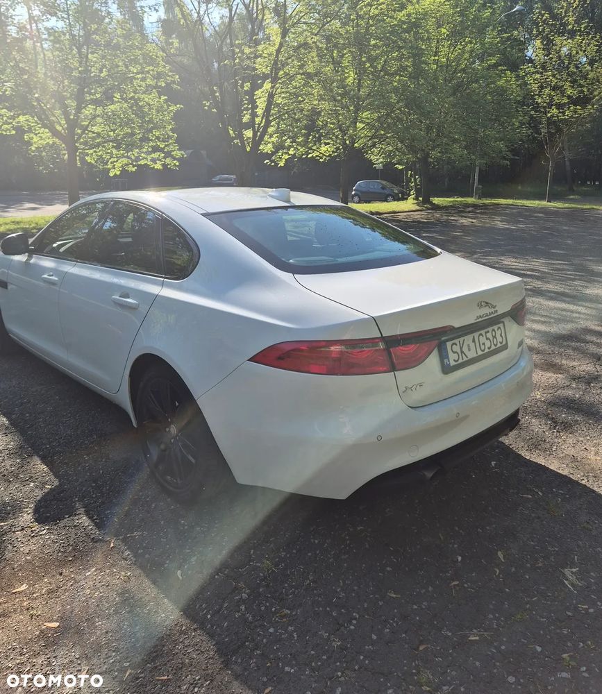Jaguar XF 2.0 T Prestige - 4