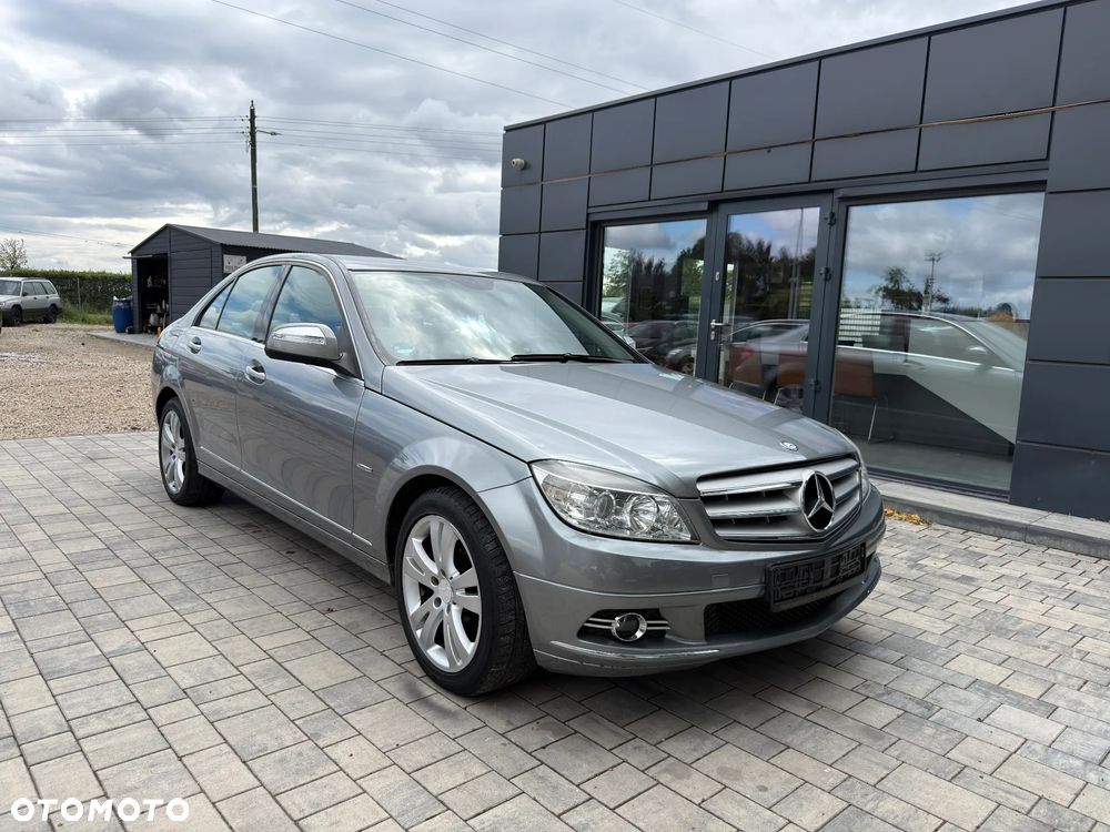 Mercedes-Benz Klasa C 180 CGI BlueEFFICIENCY Avantgarde - 2