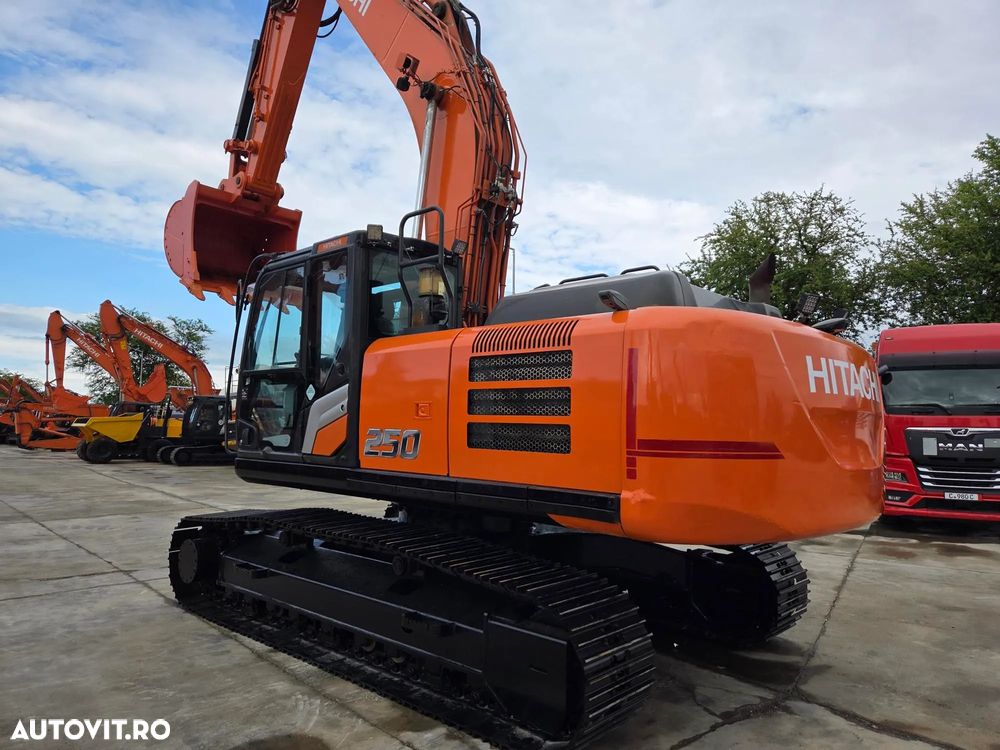 Hitachi ZX250-7, 27,6t, 2020, 6.815h, latime 2,99m, cupa NOUA 1,55mc, lant si papuci NOI, inst picon si inst rotire pe brate, camera spate, camere laterale, gresare automata, ad sapare 7m, ridica 15t, consum 13,1l/h, revizii facute, leasing 4ani-99.000 Eur+t - 4