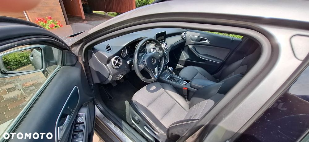 Mercedes-Benz GLA 180 Activity Edition - 27