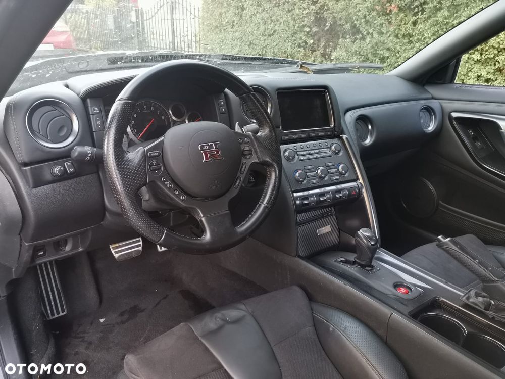 Nissan GT-R Premium Edition - 14