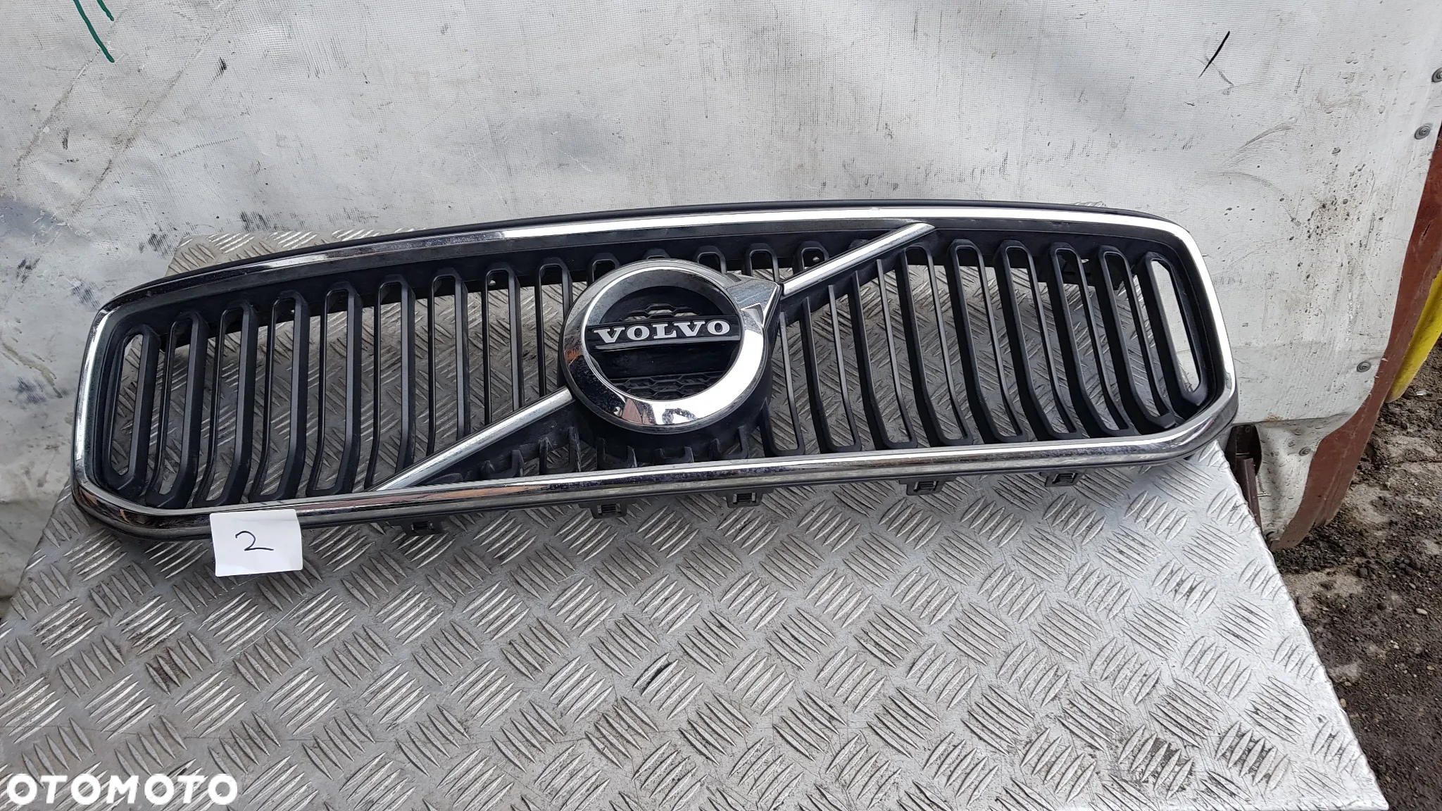 GRILL ATRAPA  VOLVO XC40 kompletny - 3