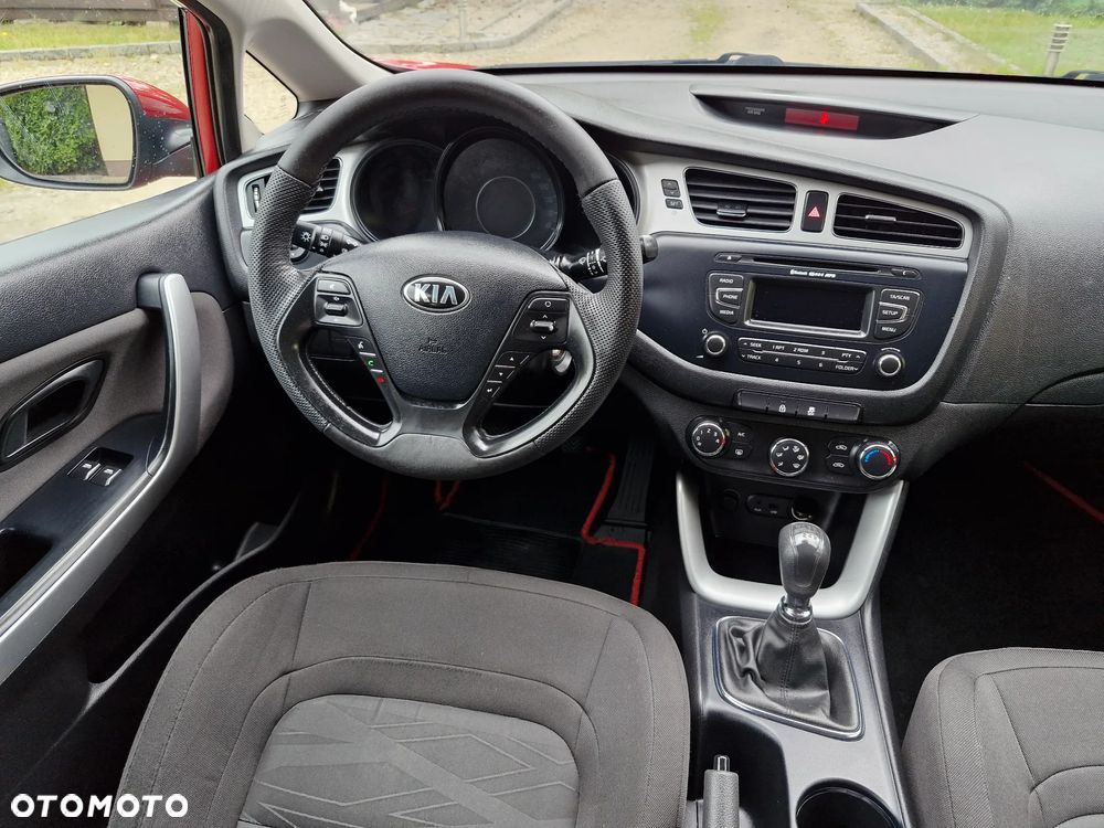 Kia Ceed 1.4 CVVT SW Dream-Team Edition - 10