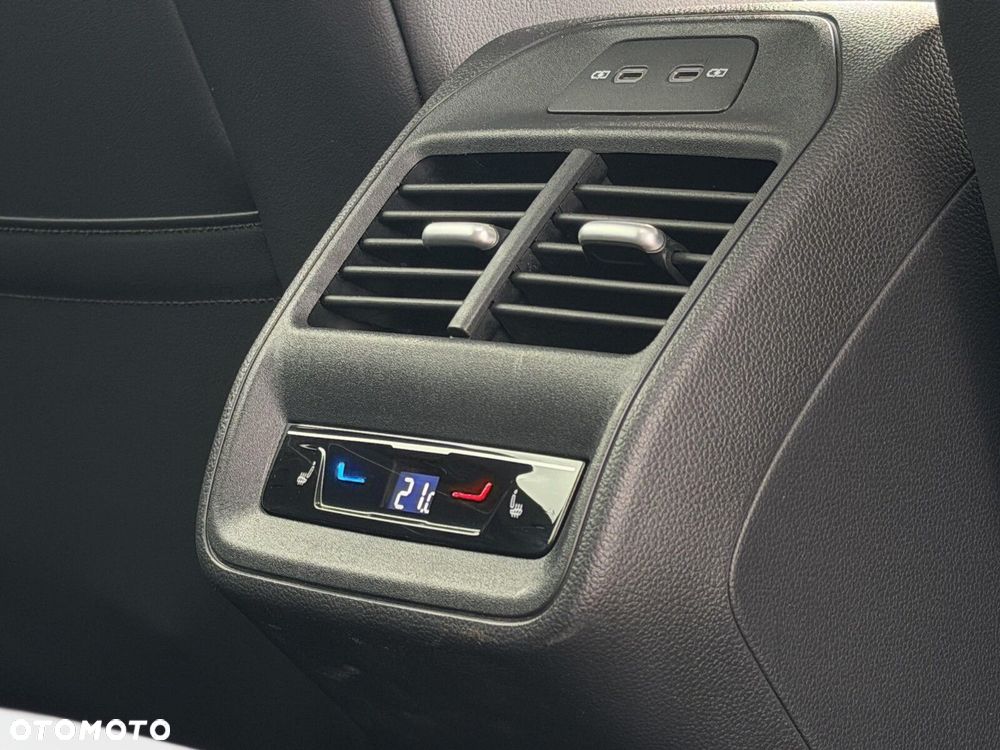 Volkswagen Passat Variant 2.0 TDI EVO Elegance DSG - 16