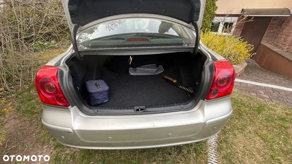 Toyota Avensis 1.8 VVT-i Luna - 12