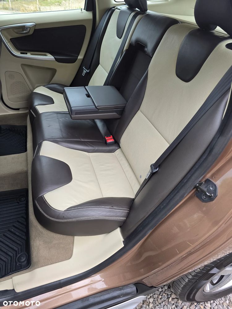 Volvo XC 60 2.4D Kinetic - 22
