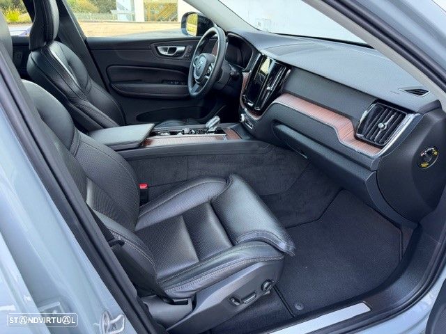Volvo XC 60 2.0 T6 PHEV Plus Dark AWD - 12