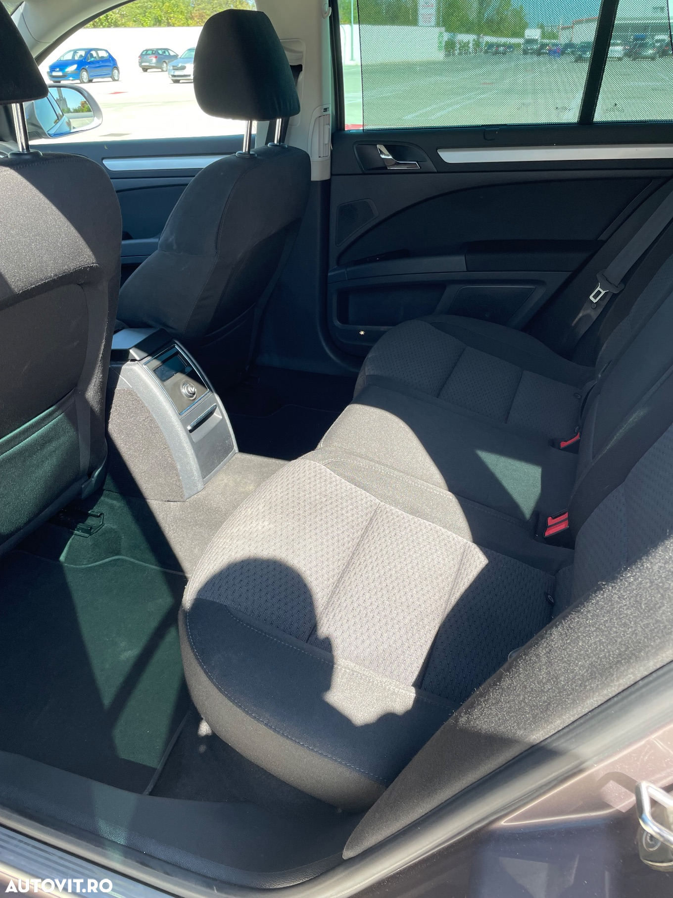 Skoda Superb Combi 2.0 TDI Elegance DSG - 4