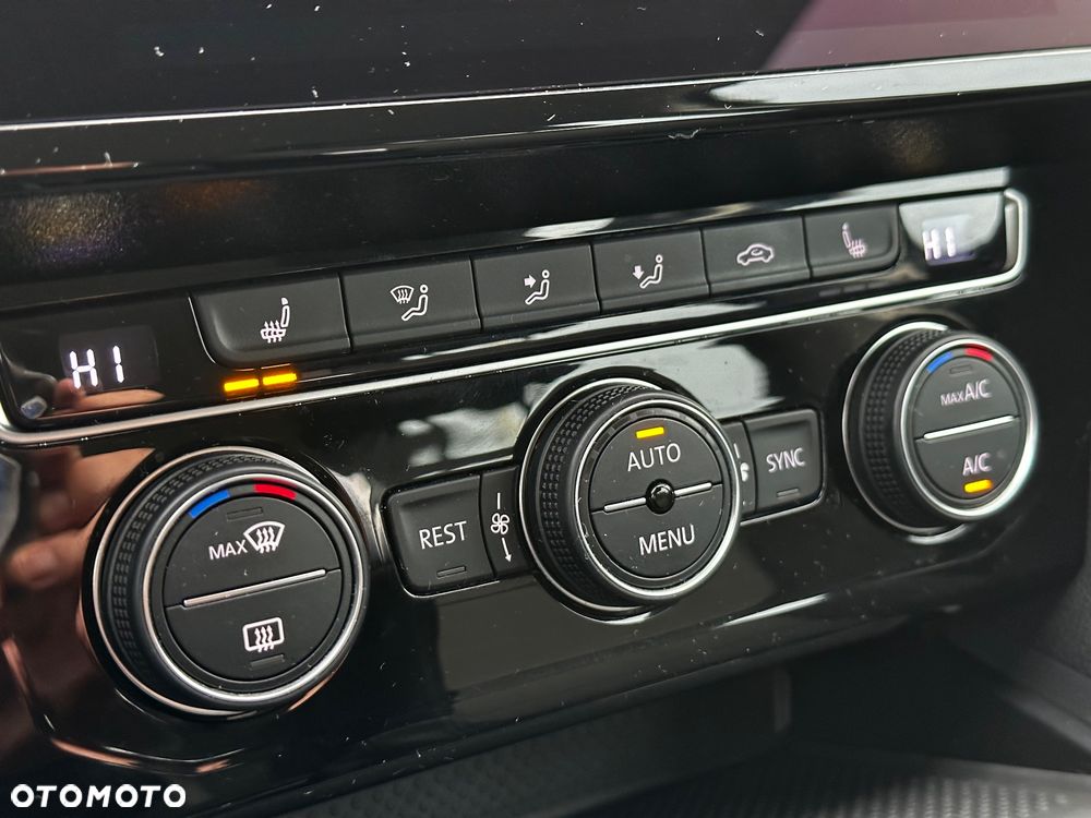 Volkswagen Passat Variant 1.5 TSI EVO Business DSG - 14