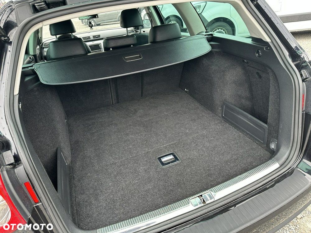 Volkswagen Passat - 12