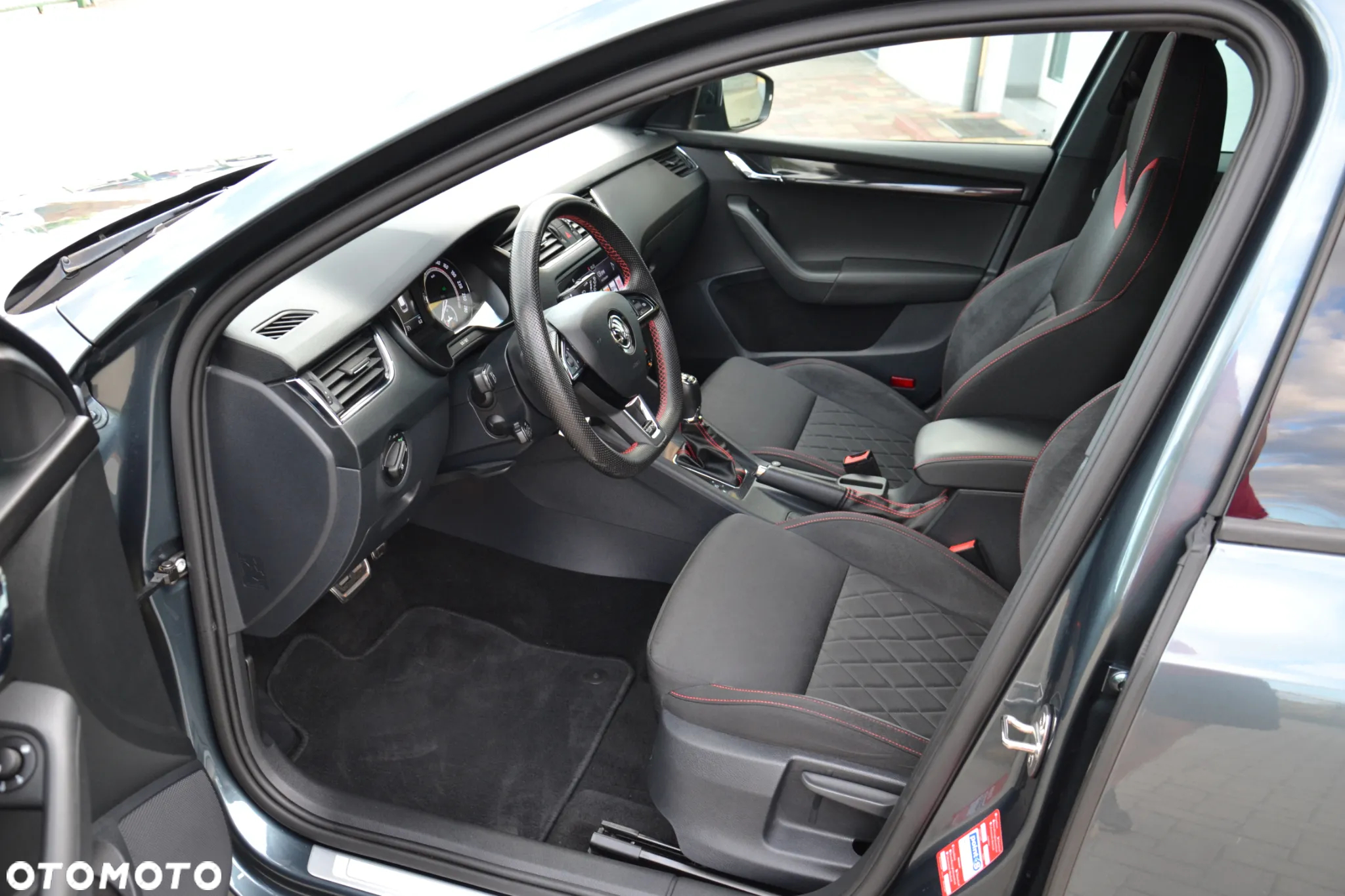 Skoda Octavia Combi 2.0 TSI DSG RS - 19