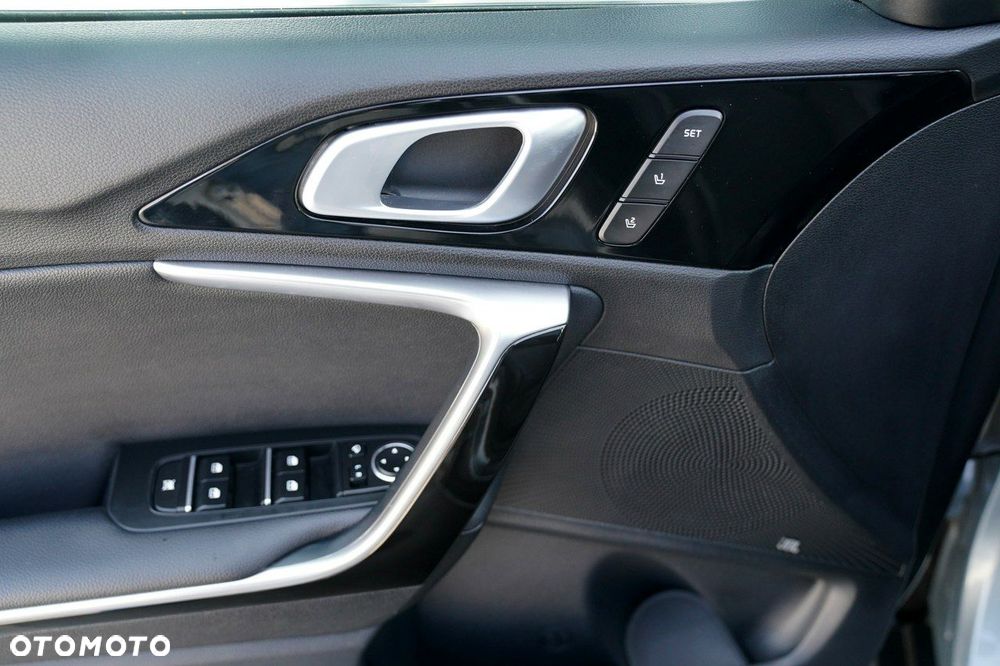 Kia XCeed - 16