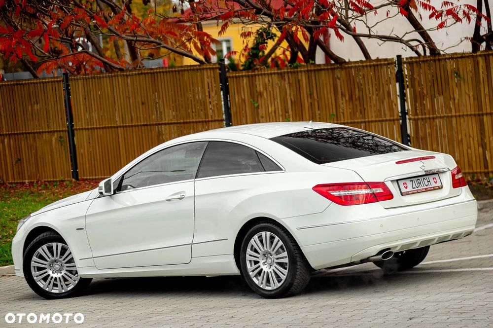 Mercedes-Benz E-Class 2011 photo 3