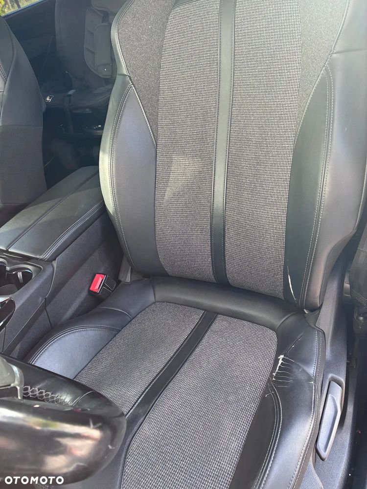Peugeot 5008 1.6 PureTech Allure S&S EAT8 - 30