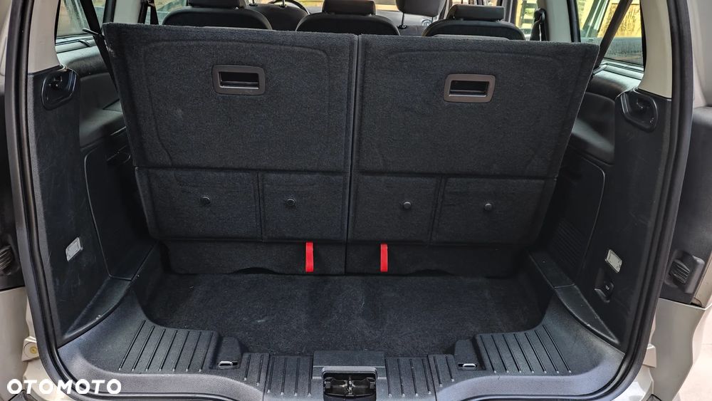 Ford Galaxy 2.0 Ghia - 33