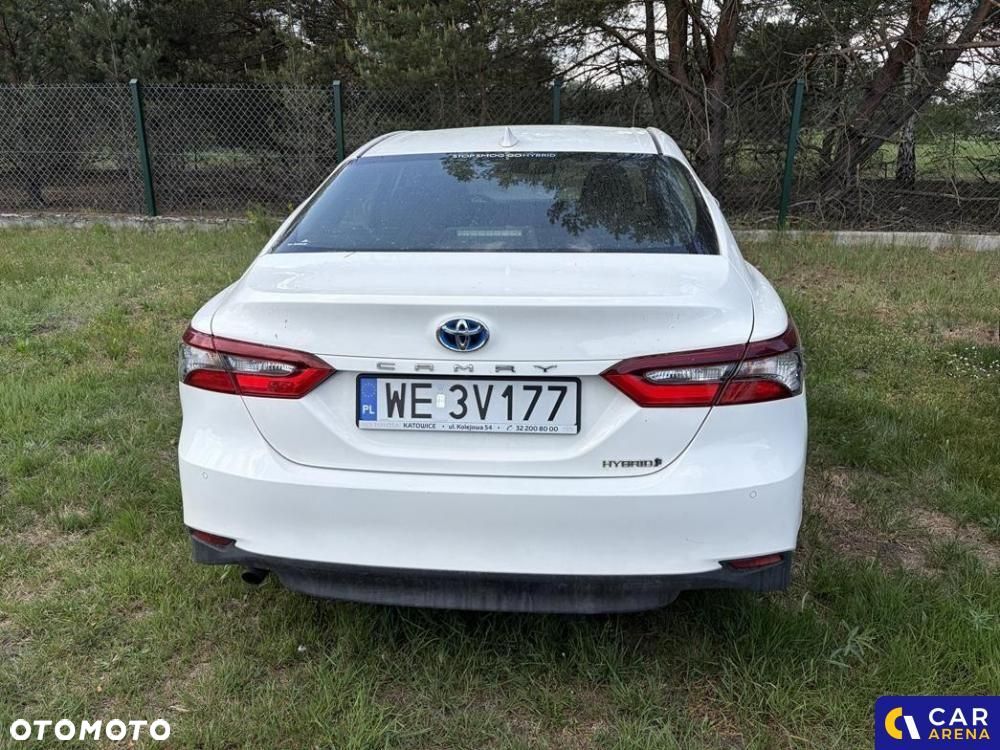 Toyota Camry - 4