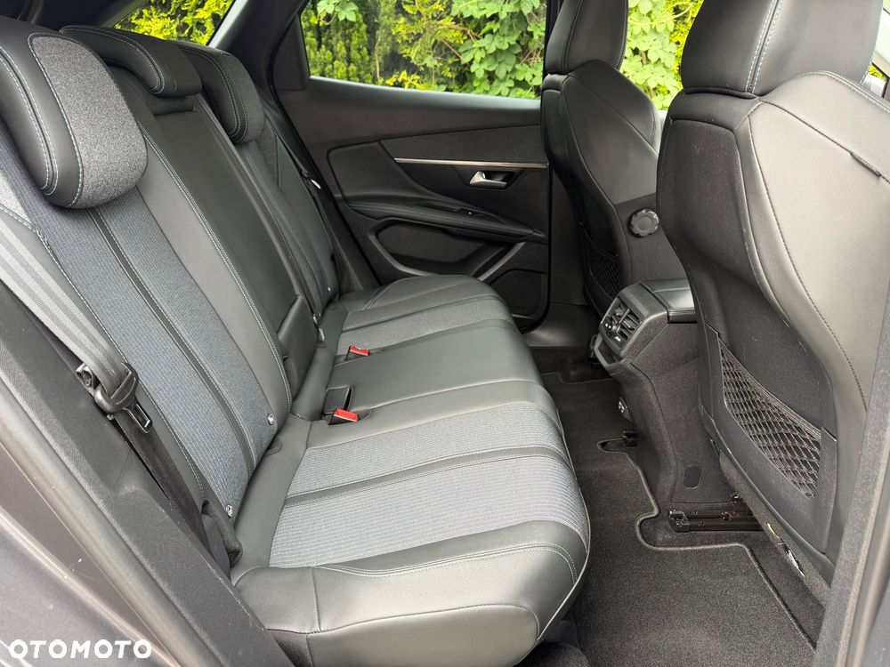 Peugeot 3008 BlueHDi 130 Stop & Start EAT8 Allure Pack - 29