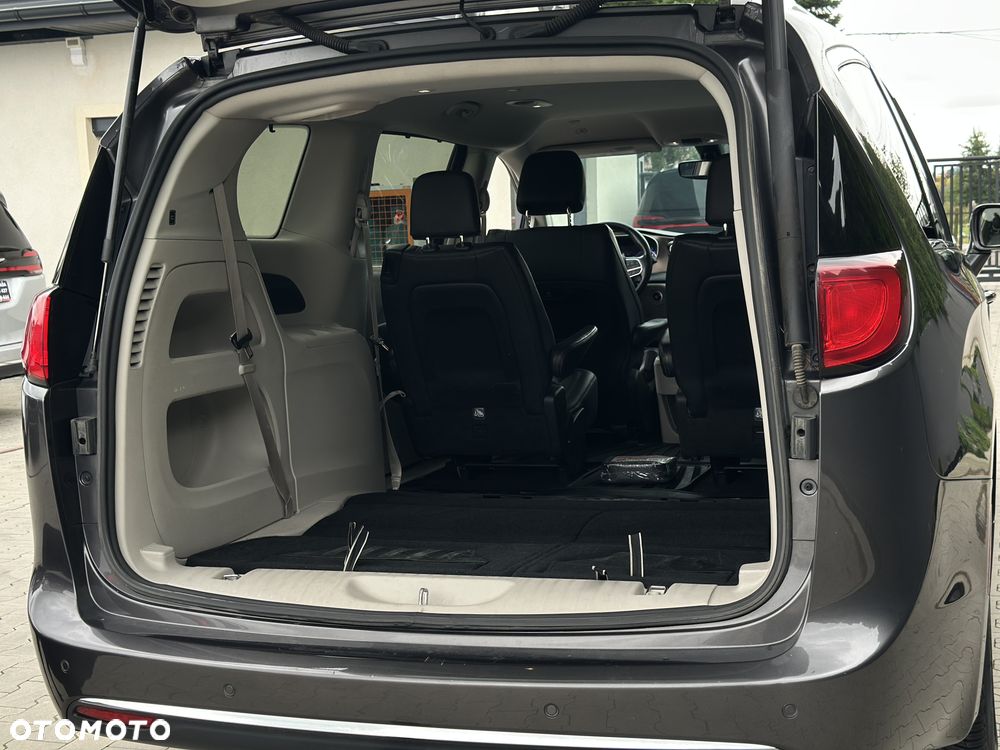Chrysler Pacifica - 16