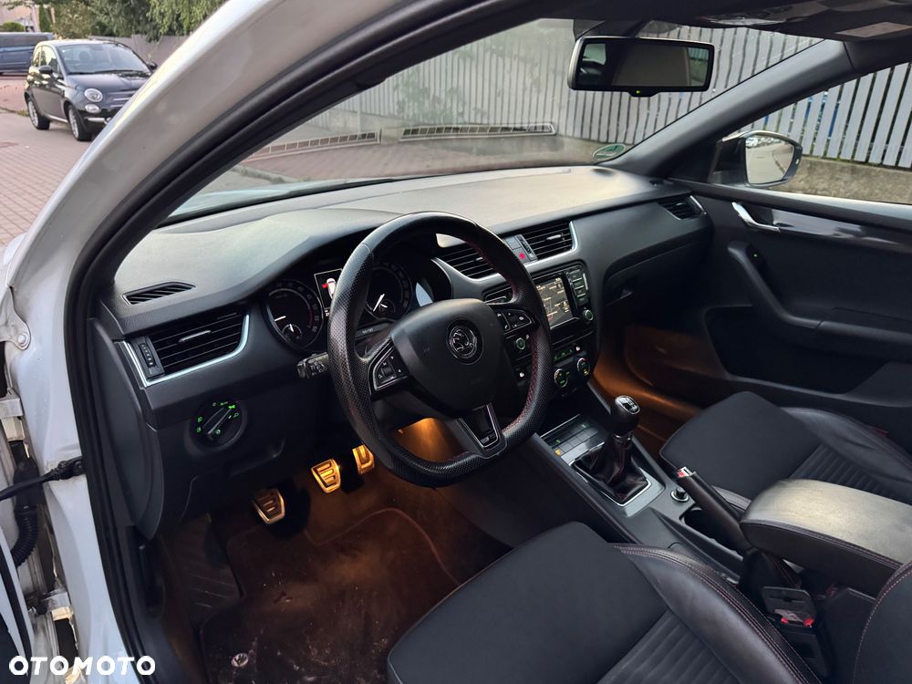 Skoda Octavia Combi 2.0 TDI (Green tec) RS - 29