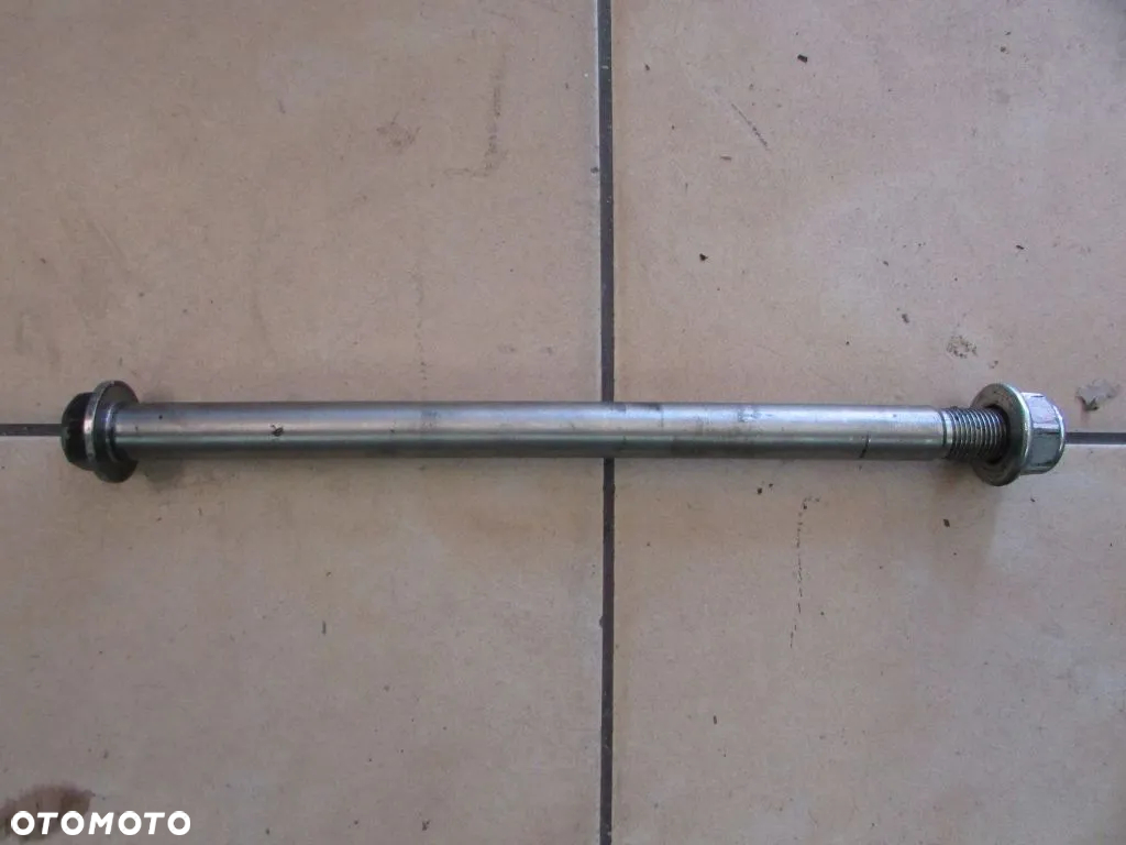 Benelli Imperiale 400 oś koła przód - 2