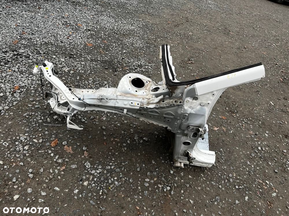 Ćwiartka lewa próg słupek Toyota Corolla E21 - 1