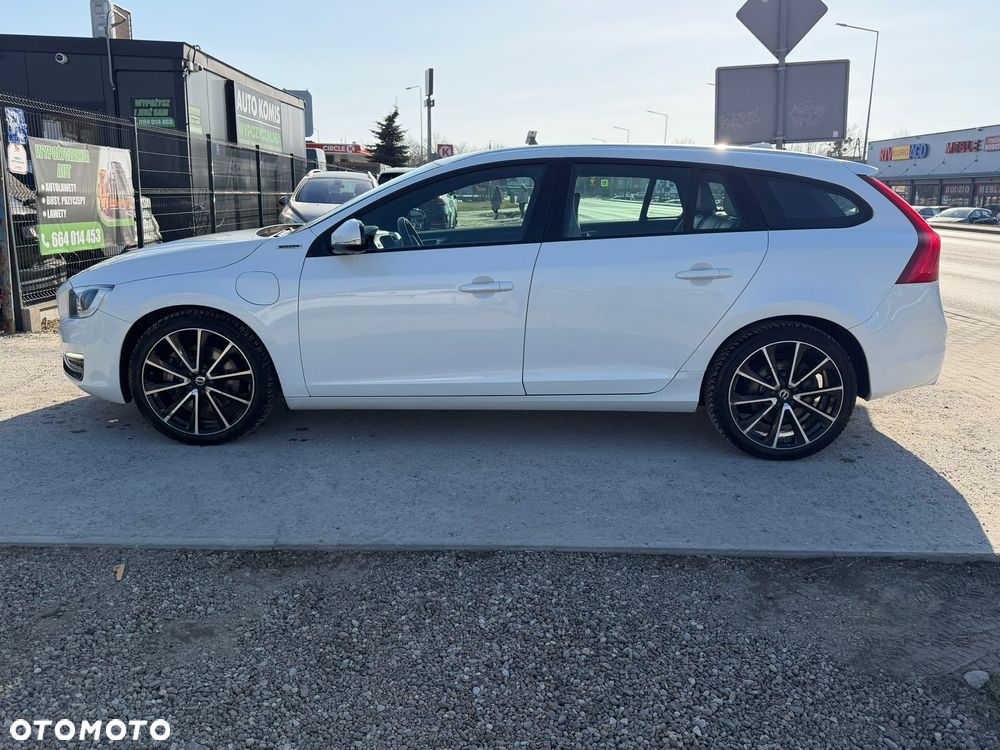 Volvo V60 D6 AWD Plug-in Hybrid Momentum - 8