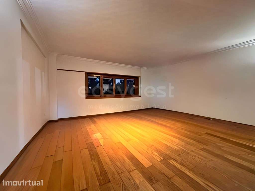 Apartamento T1 com excelentes áreas, garagem box e arrecadação na A... - Grande imagem: 2/16