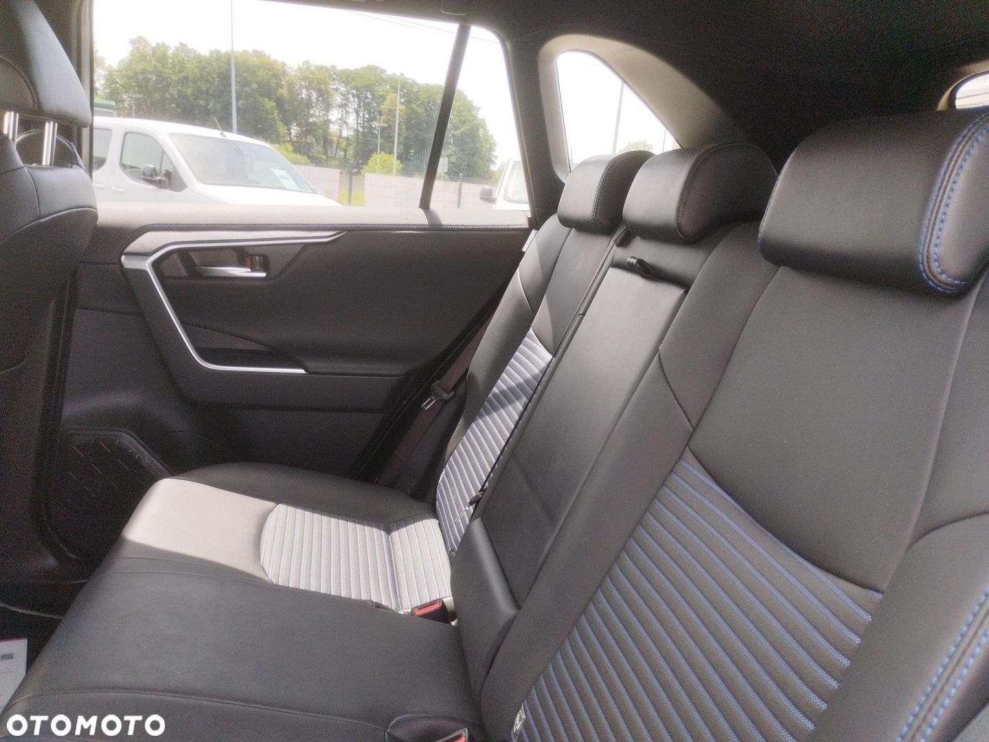 Toyota RAV4 - 11