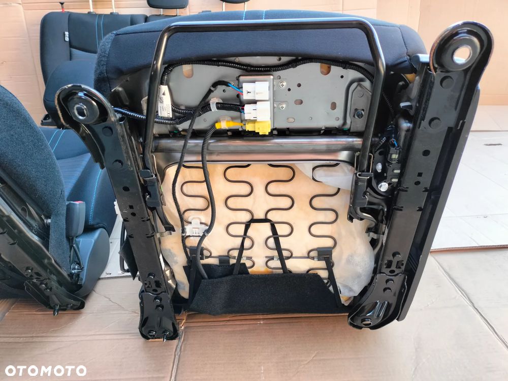 NISSAN LEAF II ZE1 2019 FOTELE KANAPA TYŁ - 14