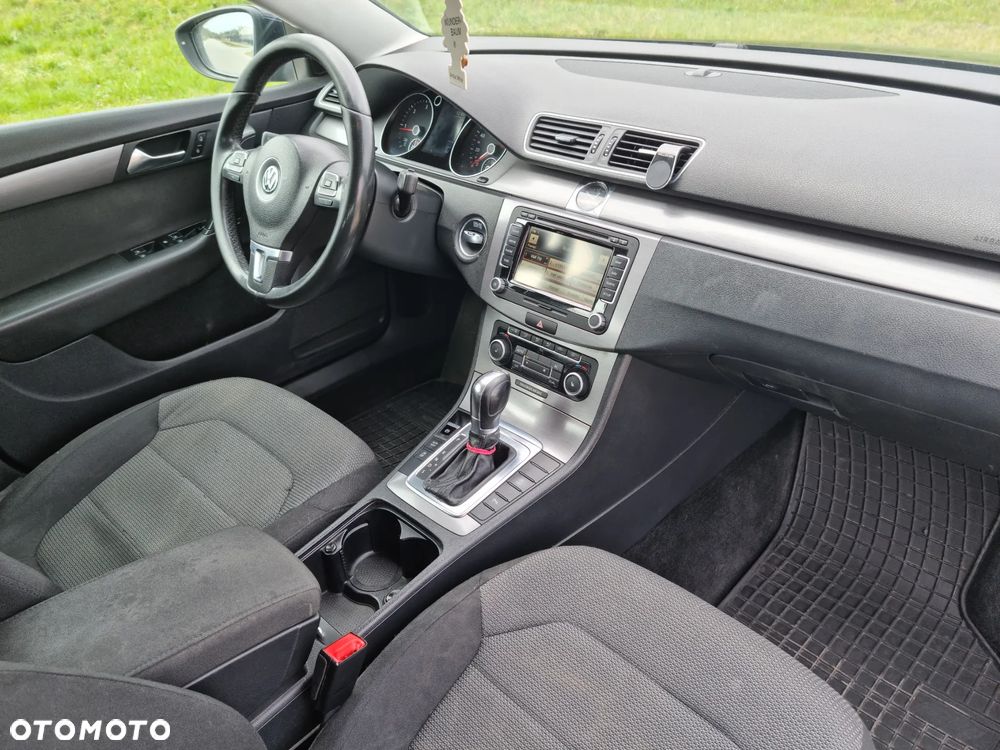 Volkswagen Passat 2.0 TDI DSG Comfortline - 9