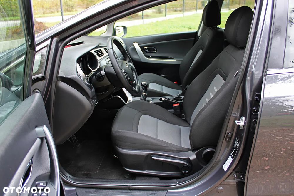 Kia Ceed 1.6 CRDi 128 Fifa World Cup Edition - 23