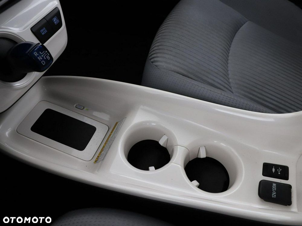 Toyota Prius 1.8 Hybrid Premium - 32
