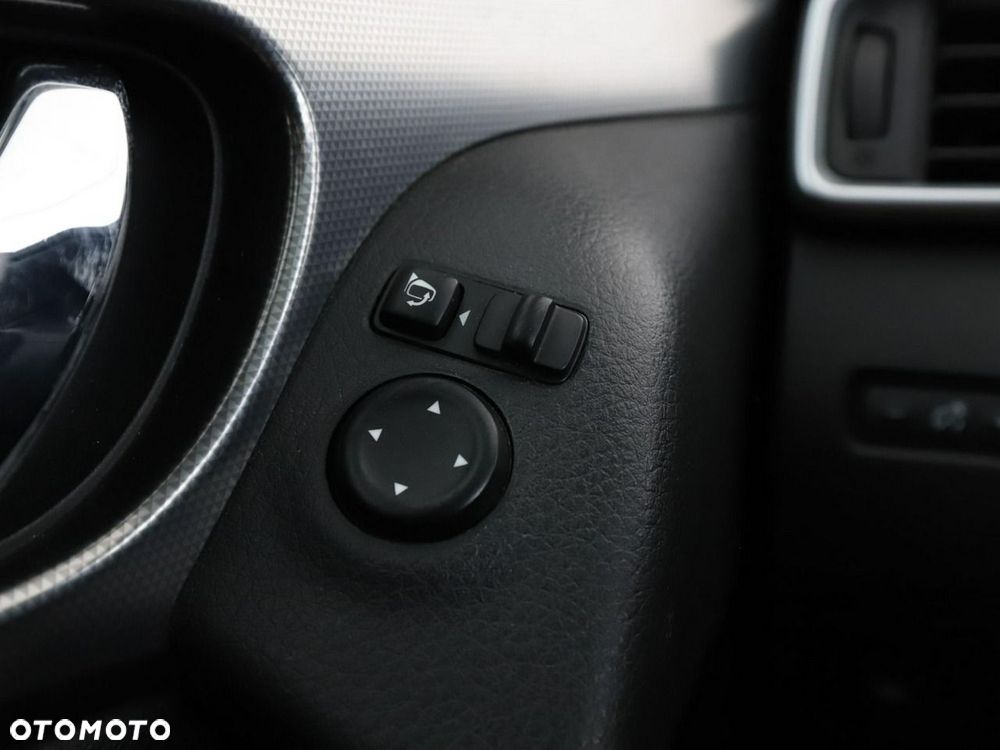 Nissan Qashqai 1.6 DCi N-Connecta - 33