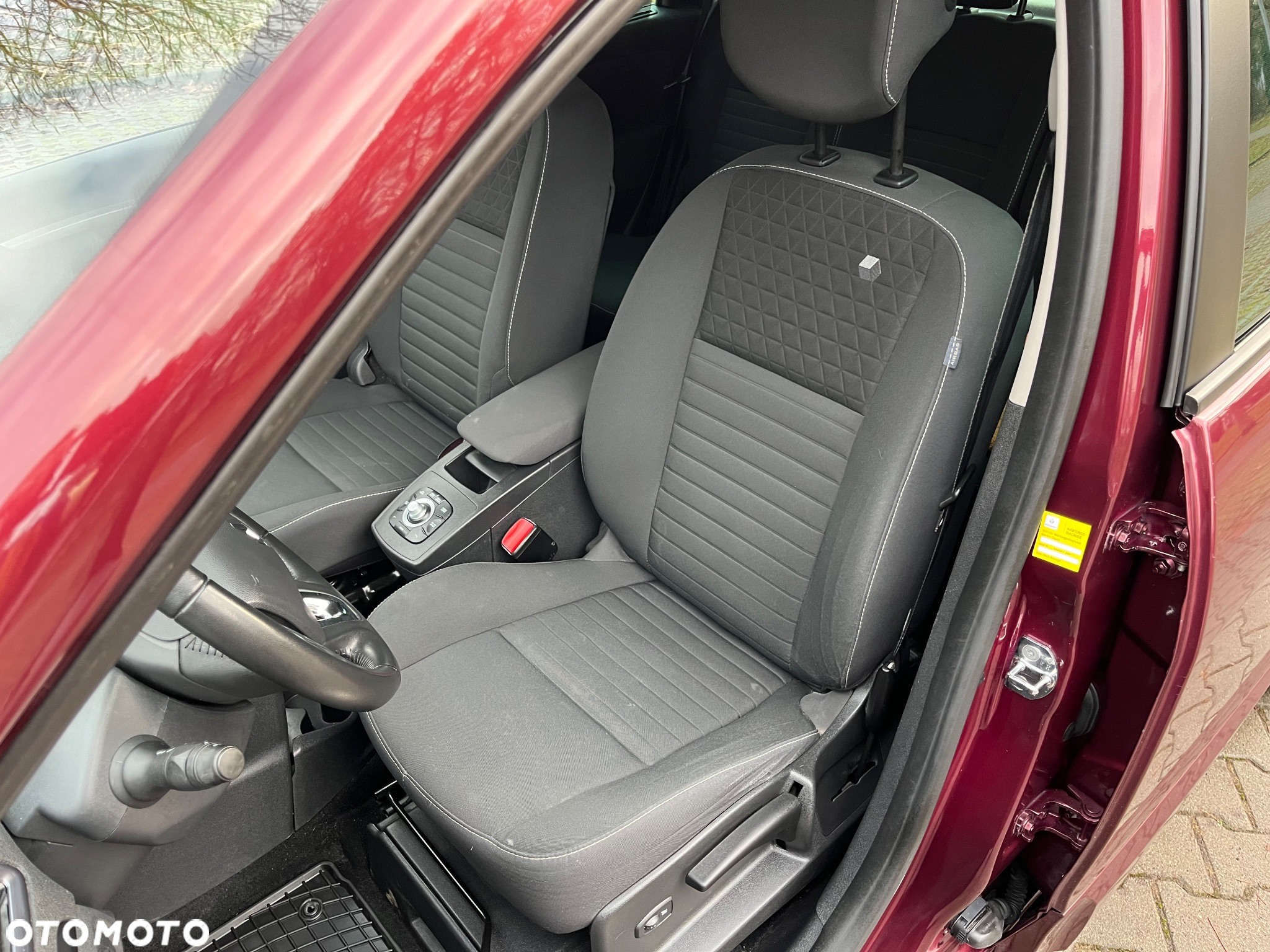 Renault Scenic ENERGY TCe 130 BOSE EDITION - 9
