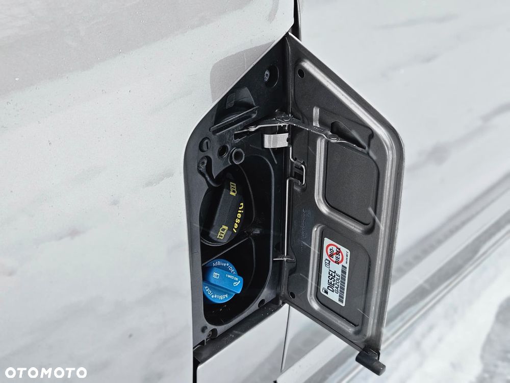 Volkswagen Caravelle 2.0 TDI L2 Comfortline DSG - 5