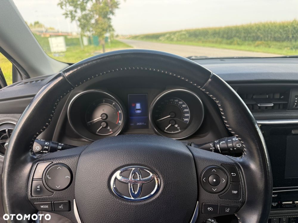 Toyota Auris - 12