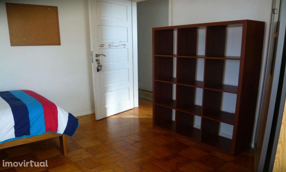 Quarto - localizado em Montes Claros Coimbra - Grande imagem: 3/13
