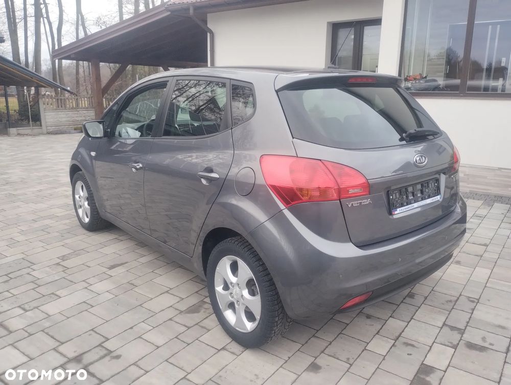 Kia Venga - 7